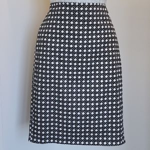 Ann Taylor Black/ White Pencil Skirt Sz: 2
